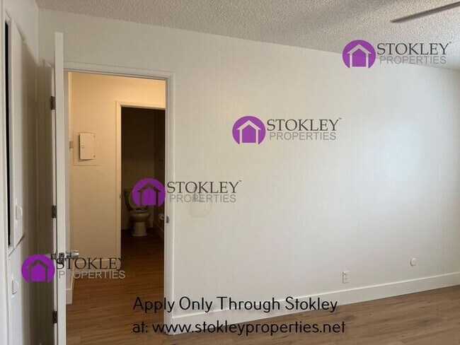 Building Photo - 2405 Applegarth Ln