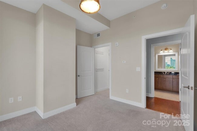 Building Photo - 701 Royal Ct