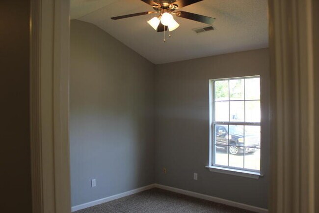 Building Photo - 134 Ashdown Dr