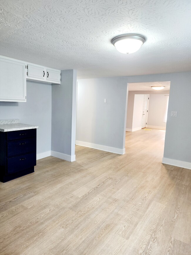 Building Photo - 213 Starlight Dr