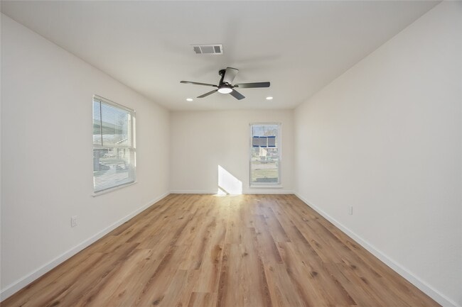 Building Photo - 5942 Ridgeway Dr