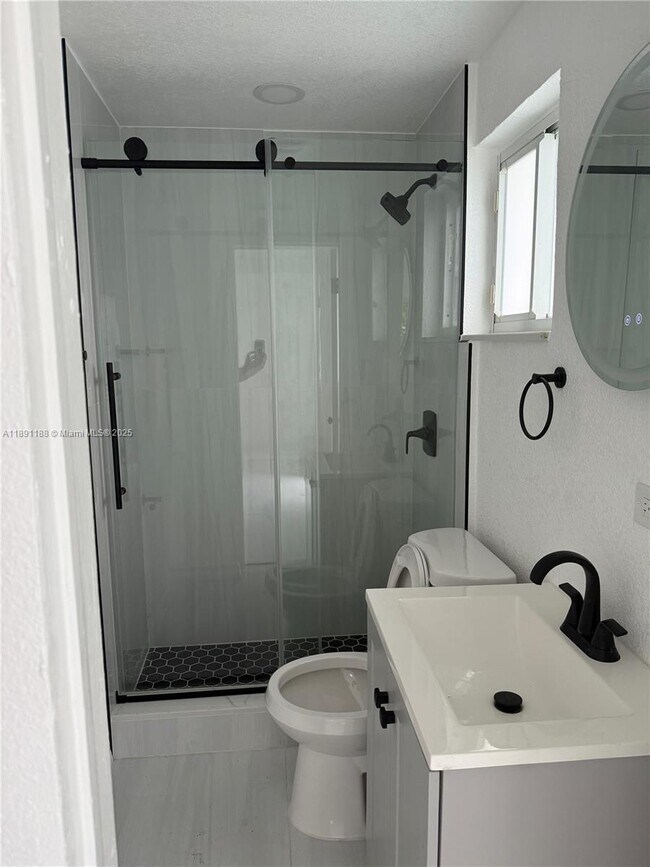 Building Photo - 800 NW 96th St