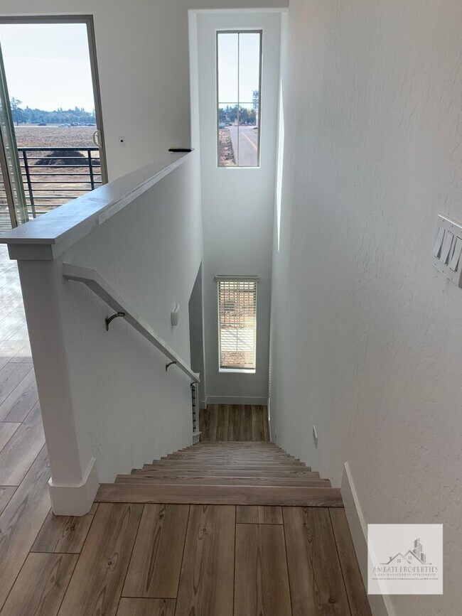 Building Photo - 490 W Mahogany Ln