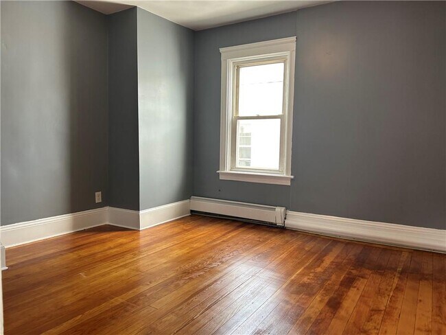 Building Photo - 38 Larch St