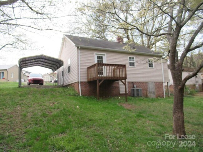 Building Photo - 421 Jennings St