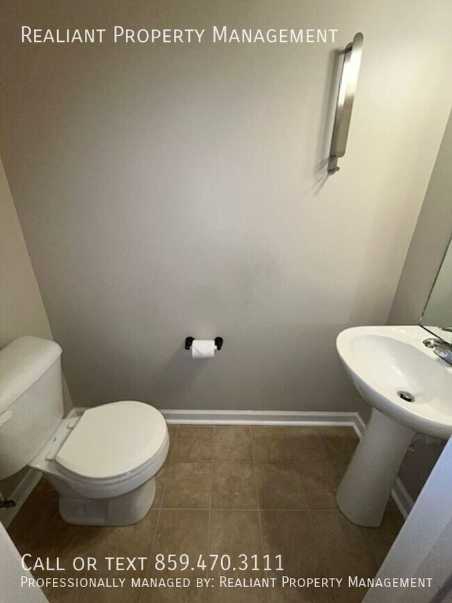 Building Photo - 229 Ridgewood Dr