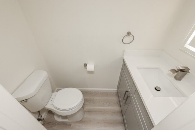 Building Photo - 17441 Red Oak Dr