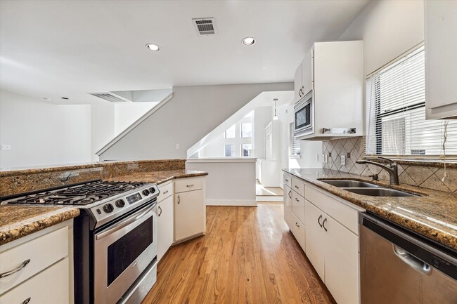 Building Photo - 9710 Riddlewood Ln