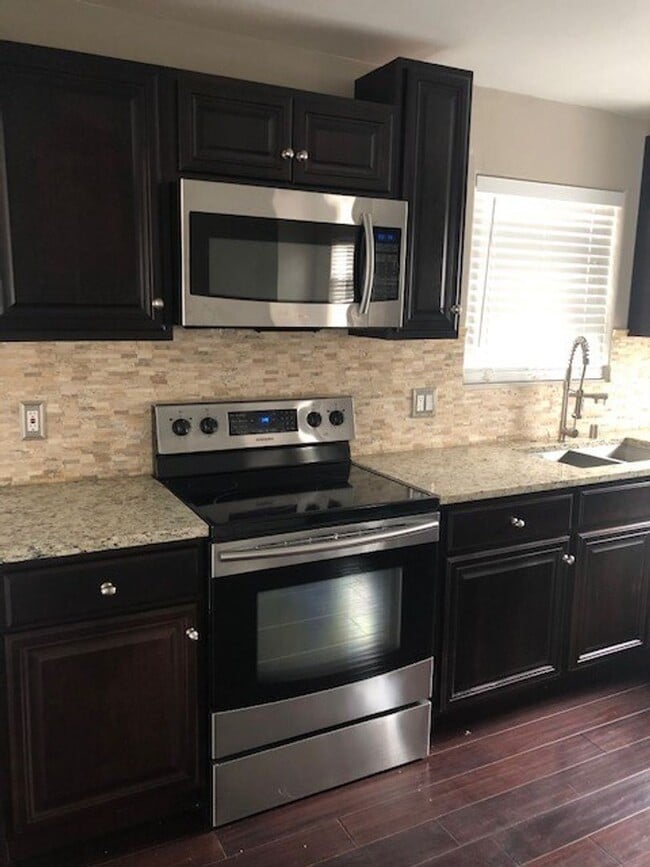 Building Photo - 2 BED 1 BATH HOME IN SHASTA LAKE