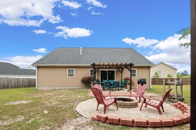 Building Photo - 3 Bedroom Ranch w/ Bonus