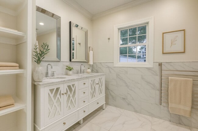 Building Photo - Spacious 5-Bedroom Home with Luxury Finish...