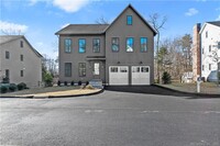 Building Photo - 12 White Barns Ln
