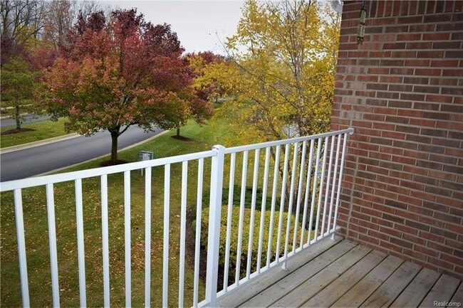 Building Photo - Sharp 2 bedroom, 2 bath upper condo in Nottingham  Cove sub for lease $1700 a month.