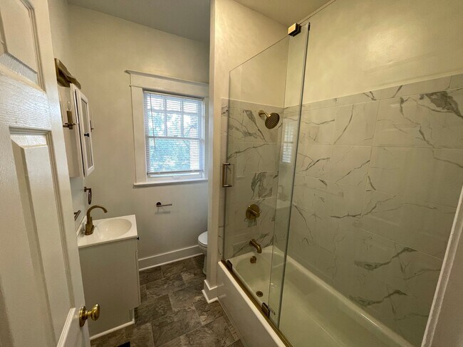 Building Photo - 1320-1322 Main Street Duplex