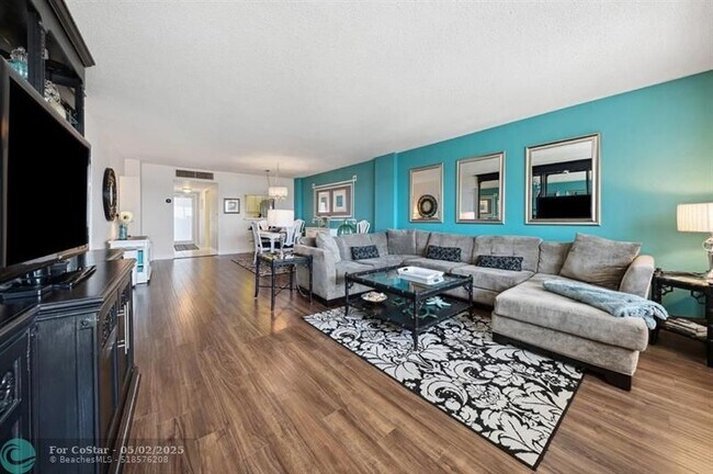 Building Photo - 328 N Ocean Blvd