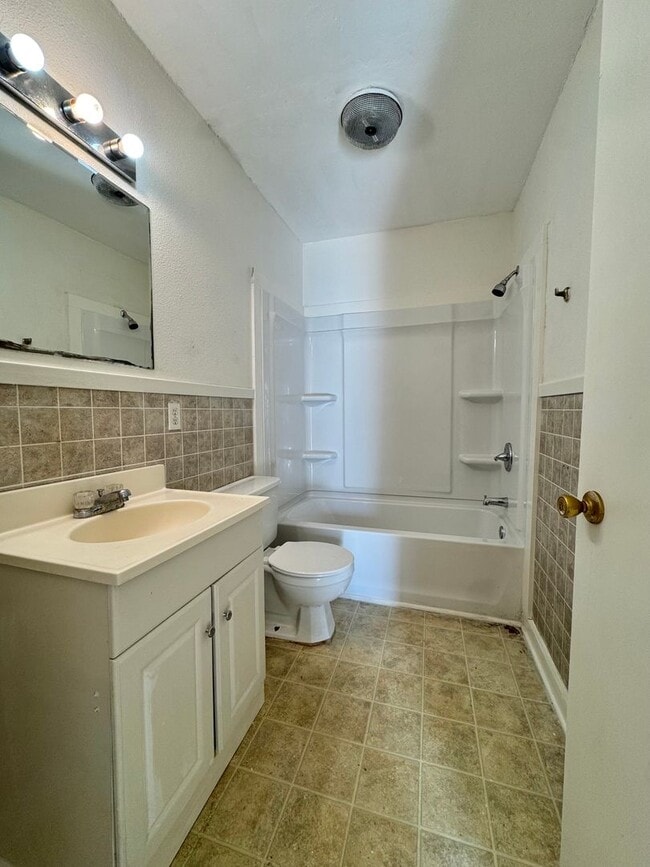 Building Photo - NOW AVAILABLE - Cozy Rental + Affordable Pricing Near Downtown San Angelo!