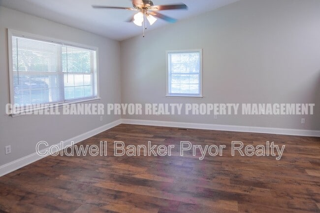 Building Photo - 150 Scenic Dr