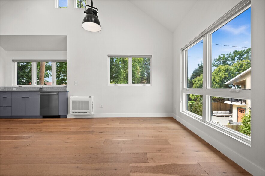 Living area - 810 E 800 S