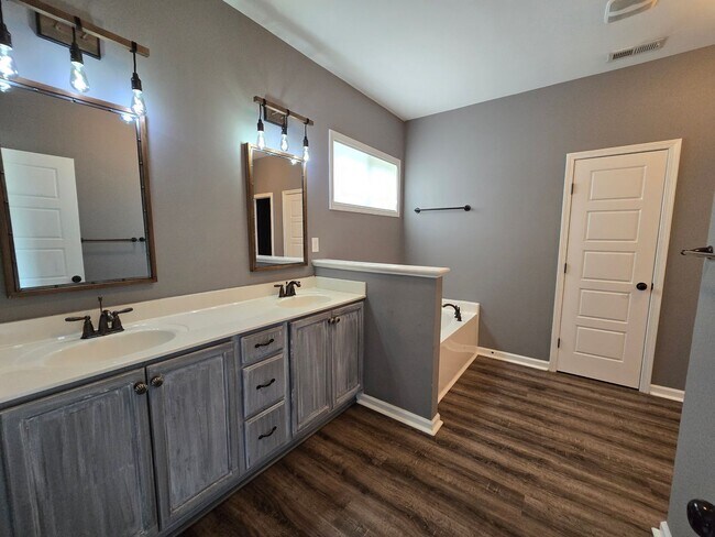Building Photo - 3712 Badin Lake Ln
