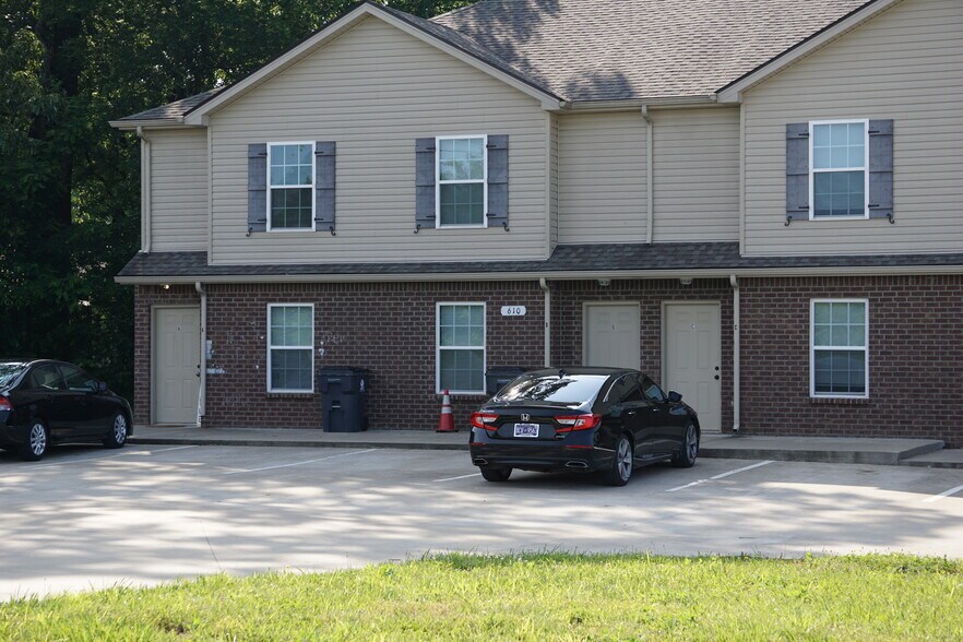 West Fairfield Place 618 Appleton Dr Clarksville TN 37042 Apartment