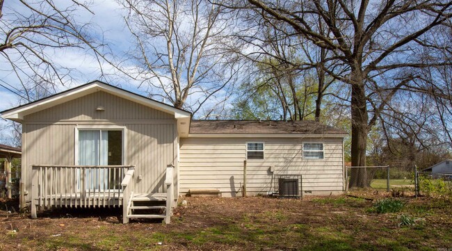 Building Photo - 2113 Muldrow Dr