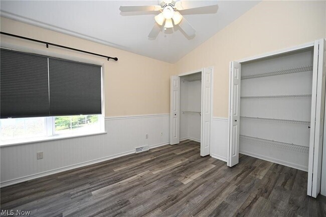 Building Photo - 655 Almas Ct
