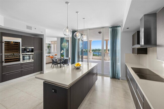 Building Photo - 7133 Fisher Island Dr