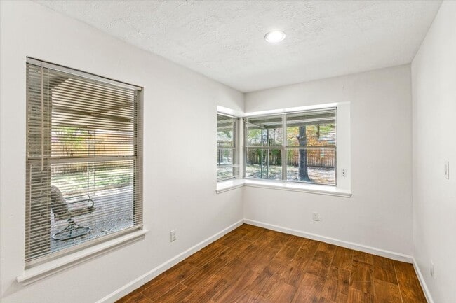 Building Photo - 751 Langwood Dr