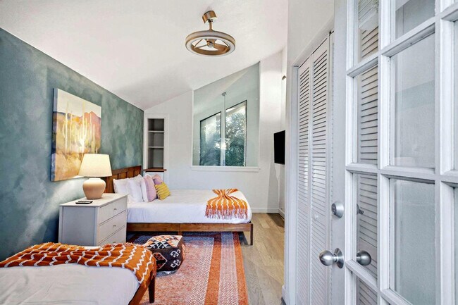 Building Photo - 2915 Quail Oak St