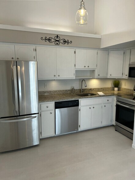 Building Photo - 10 Ridgedale Dr