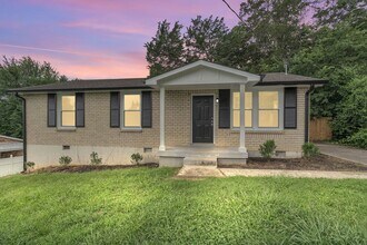 Building Photo - Incredible Fully-Updated 3 Bedroom Home wi...