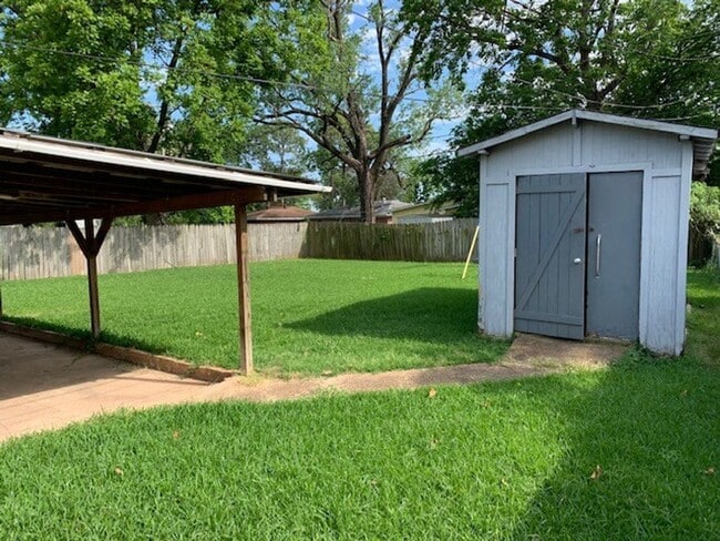 Building Photo - 1822 Cambridge St