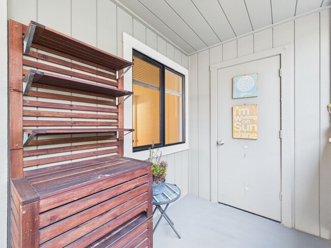 Building Photo - Upstairs 1 bedroom condo now available at Cypress Park