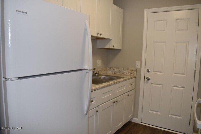 Building Photo - 4006 E 11th St