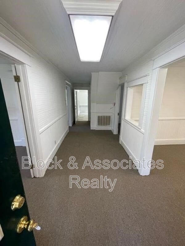 Building Photo - 207 E Pritchard St