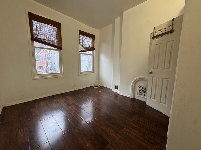 Building Photo - 860 Herkimer St