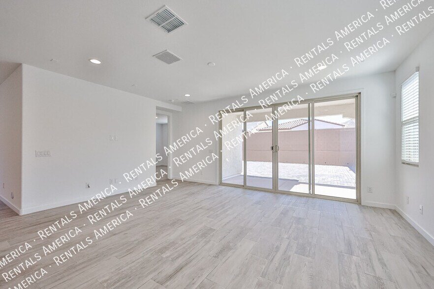 Building Photo - 1625 W la Mirada Dr