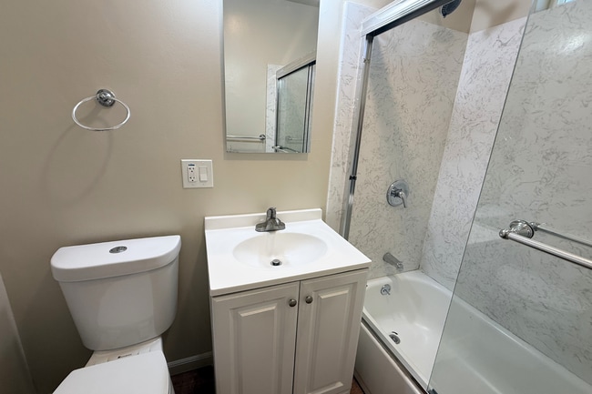 Building Photo - Spacious 3-Bedroom Home with Hardwood Floors & Large Backyard in South San Francisco