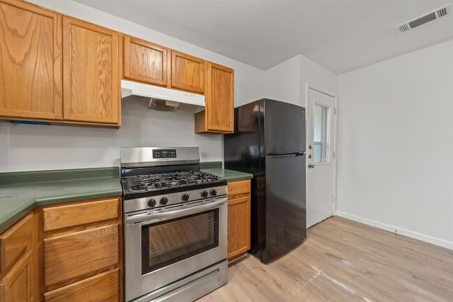 Building Photo - 1804 Singleton Ave