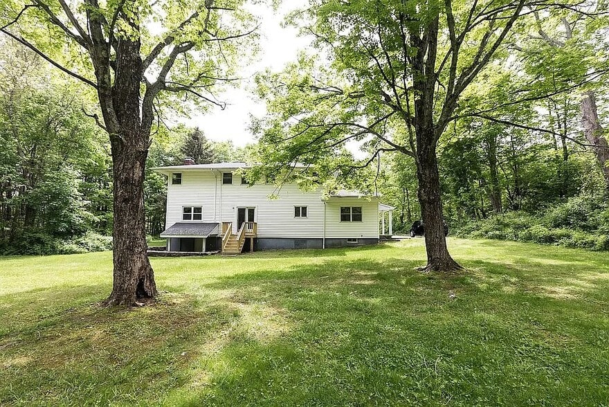 Building Photo - 806 Storrs Rd