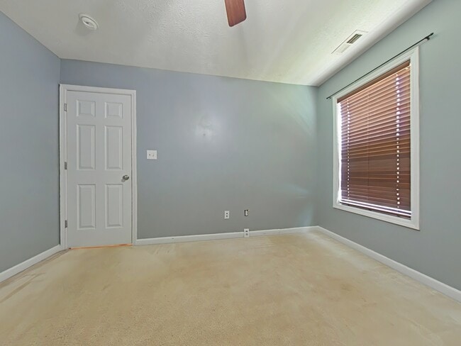 Building Photo - 5841 Blue Sky Ln