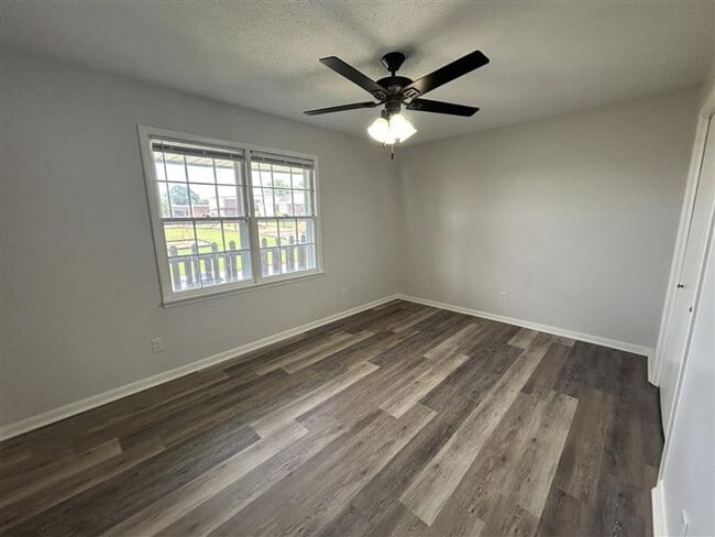 Building Photo - Charming and Affordable Upstairs Duplex – ...