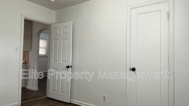 Building Photo - 200 W Arroyo Ave