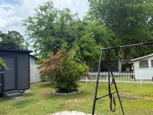 Building Photo - AVAILABLE EARLY JULY:  UPDATED 2 BEDROOM 1...