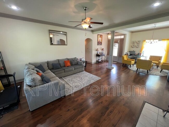 Building Photo - 18063 River Landing Dr