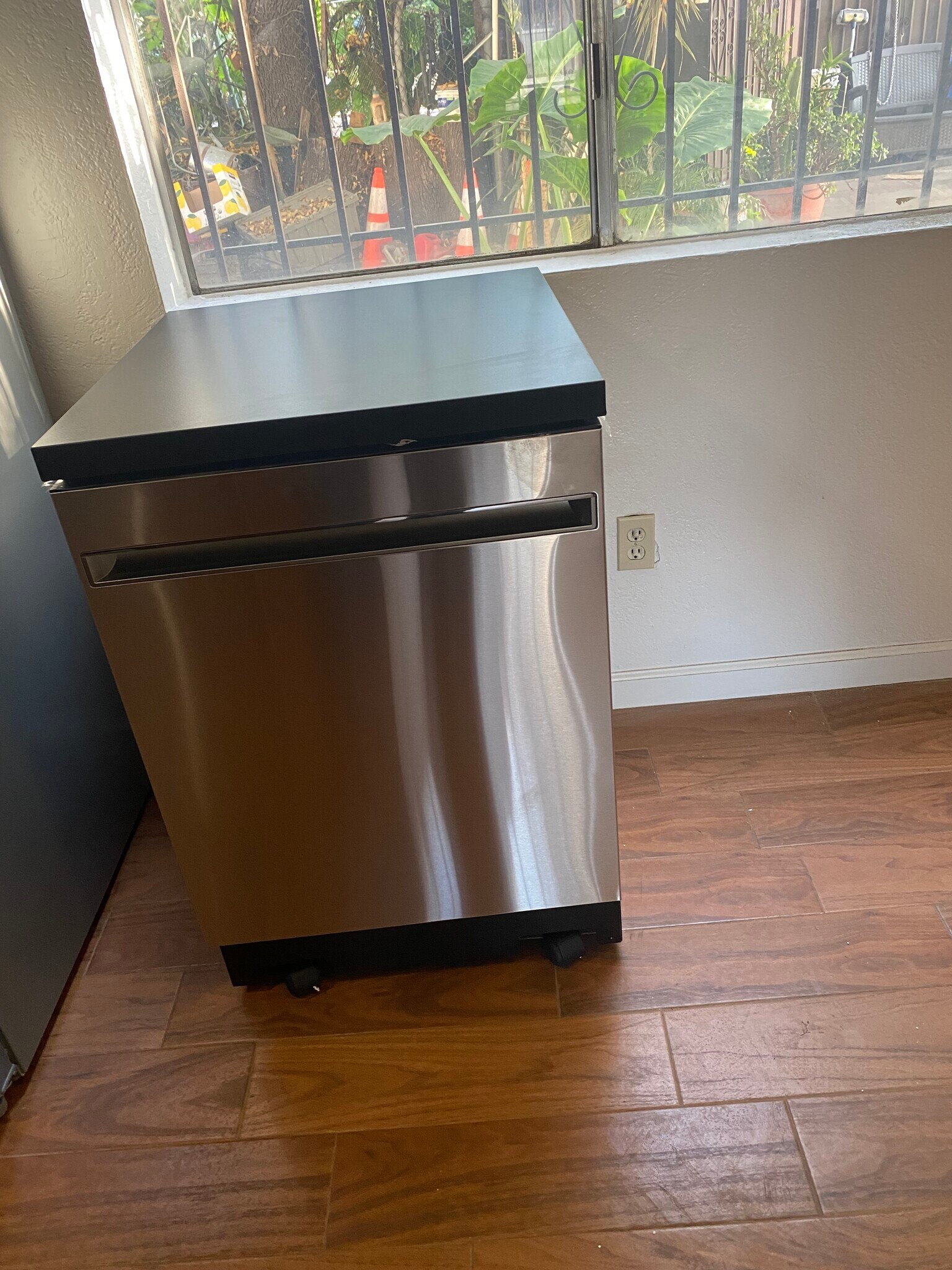 Brand new stainless steel portable dishwasher - 2458 S Normandie Ave