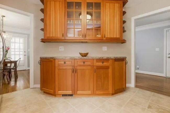 Building Photo - Charming & Updated Prairie Village Home – ...