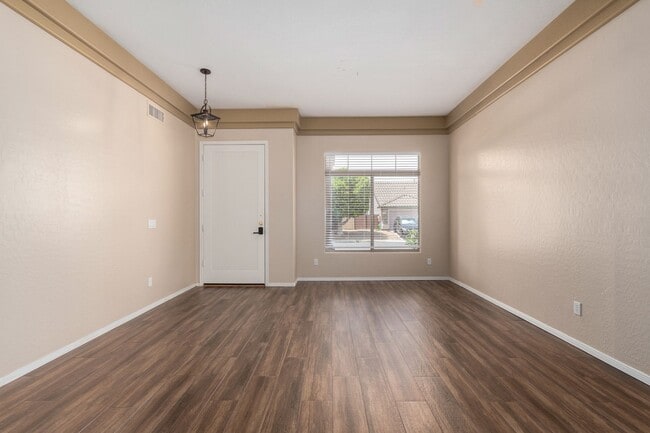 Building Photo - 5 Bedroom home in Chandler