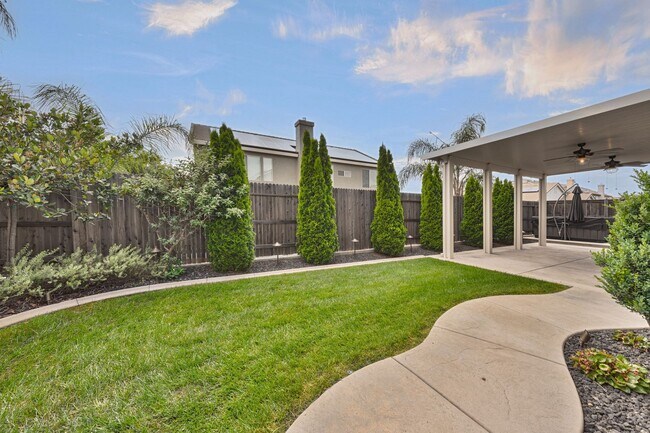 Building Photo - Beautiful Lincoln Home with Solar, 3-Car Garage & Trailer Parking!