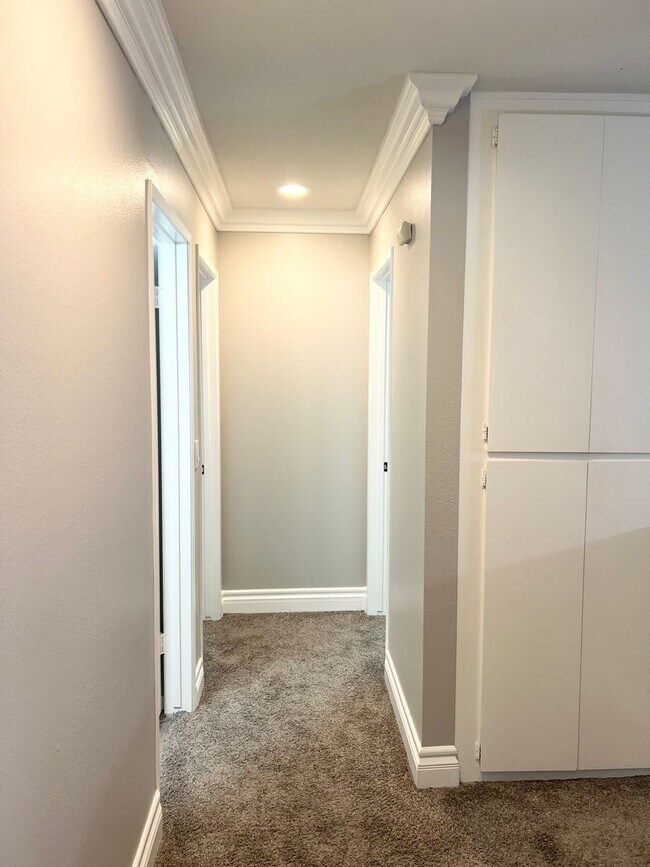 Building Photo - 4 Bed/ 3 Bath Yorba Linda Home with 2 Car Garage